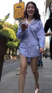 4K超性感街拍美腿甜美笑容气质美女 [1.23 GB]