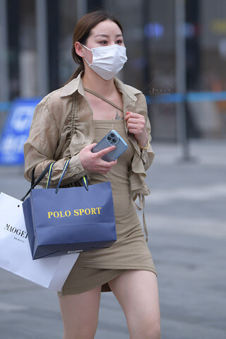 街拍包臀裙知性美女