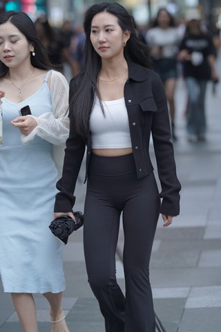 黑色长裤长腿美姐