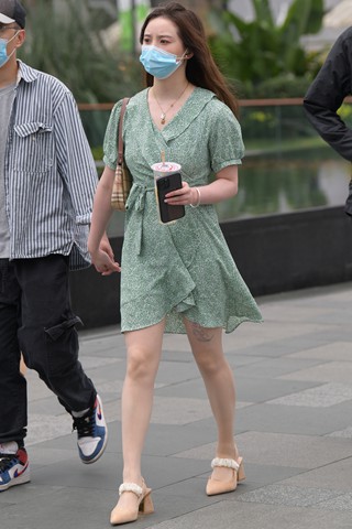 带着口罩都能感觉到她的美