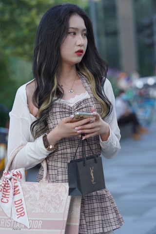 街拍靓丽超短裙小仙女