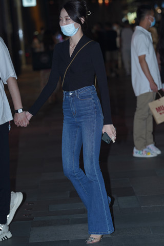 漂亮的牛仔长裤